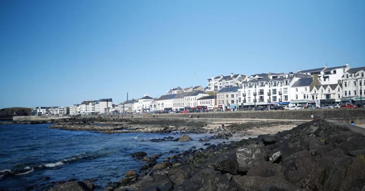 Enfield Street House Behind Portstewart Promenade With Partial Sea View From Front 3 Bed Sleeps 7 Villa Ngoại thất bức ảnh