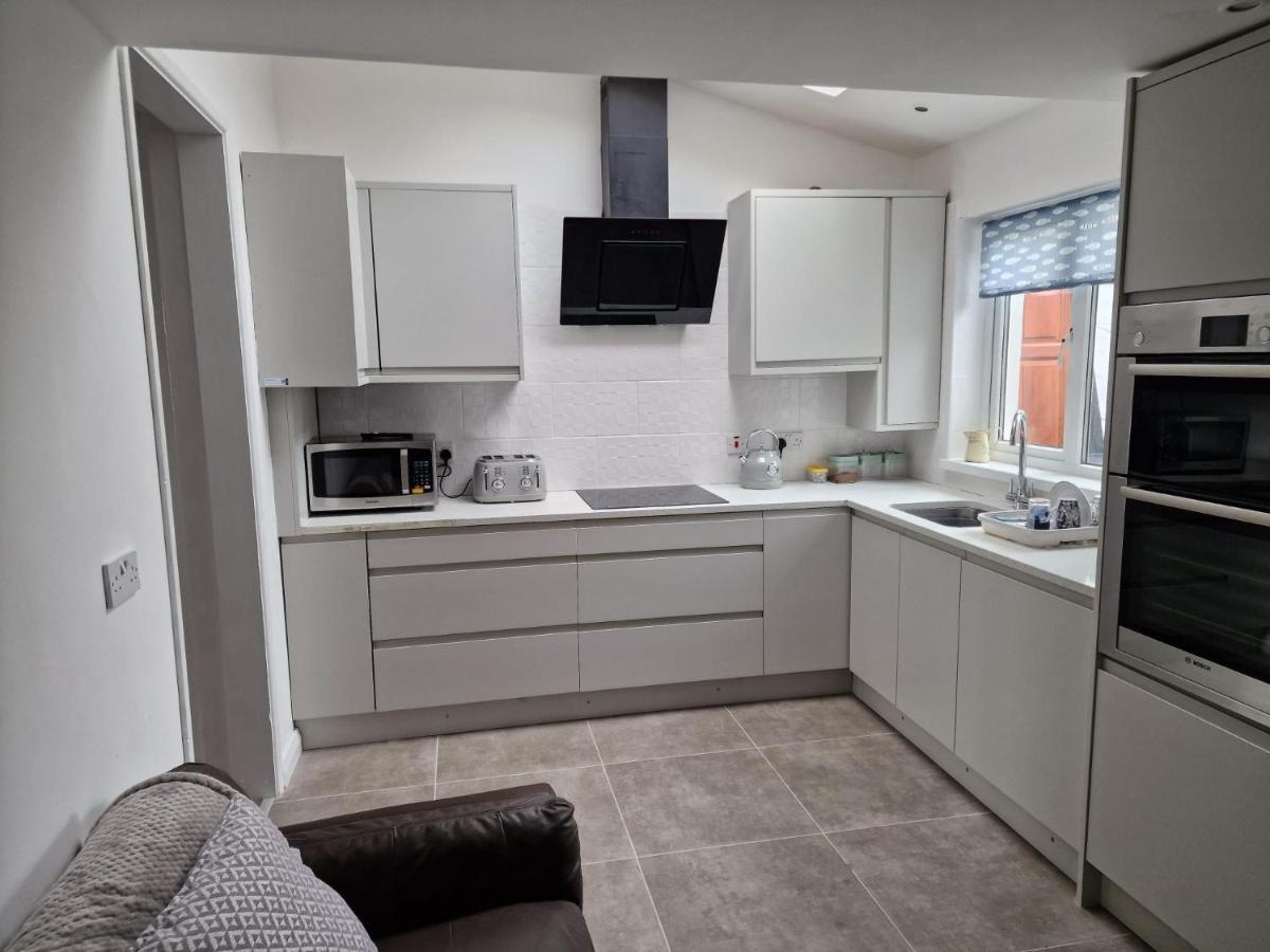 Enfield Street House Behind Portstewart Promenade With Partial Sea View From Front 3 Bed Sleeps 7 Villa Ngoại thất bức ảnh